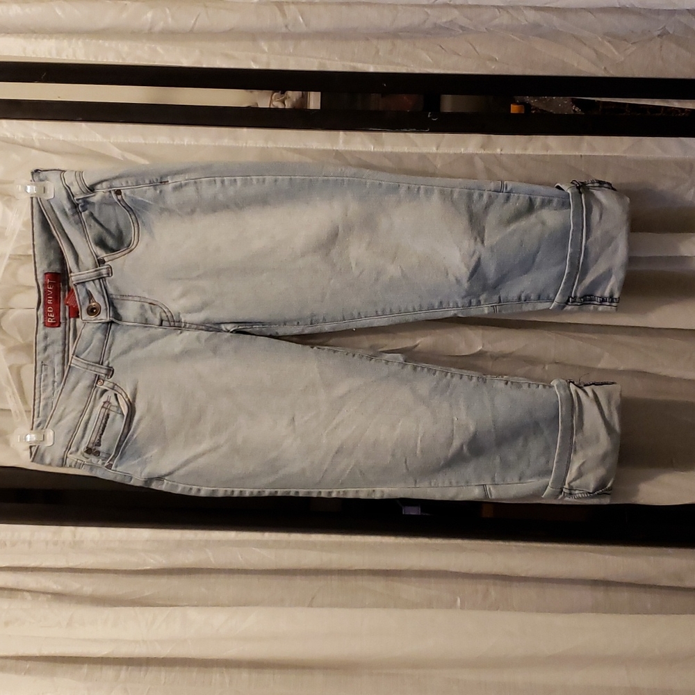 Red Rivet Capris Sz 5